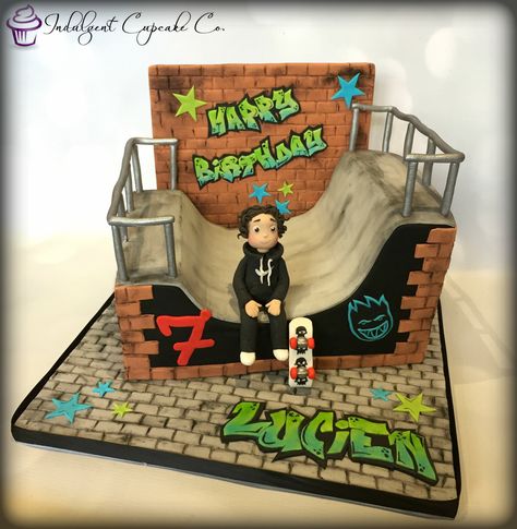 Skate Park Cake Ideas, Skate Park Cake, Bmx Cake, Skateboard Cake, Skateboard Birthday Party, Skateboard Party, Skateboard Birthday, Bike Cakes, Transformer Party