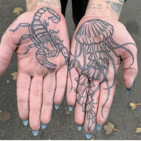 Palm Tattoo Ideas, Hand Palm Tattoos, Hand Tatts, Palm Tattoo, Traditional Black Tattoo, Insect Tattoo, Palm Tattoos, Jellyfish Tattoo, London Tattoo