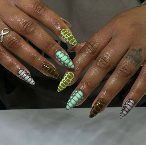 Pink Croc Nails Almond, How To Crocodile Nails, French Tip Alligator Nails, Neon Croc Nails, Almond Nails Croc Print, How To Do Alligator Nails, Crocodile Almond Nails, Green Snakeskin Nails, Fall Unique Nails