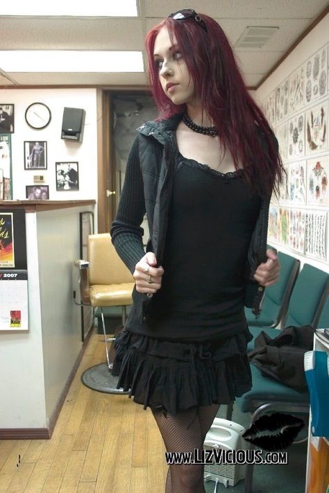 Liz Vicious, Goth Fits, Alt Girls, Grunge Girl, Goth Outfits, Judo, Aesthetic Fashion, Pretty Outfits, Red Hair