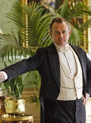 Hugh Bonneville totally rings my bell! Does he look like a distant cousin of Colin Firth or is it just me?! Highclere Castle Interior, Jean Marsh, Robert Crawley, Matthew Crawley, Hugh Bonneville, Julian Fellowes, Dowager Countess, A Man In A Suit, Beau Film