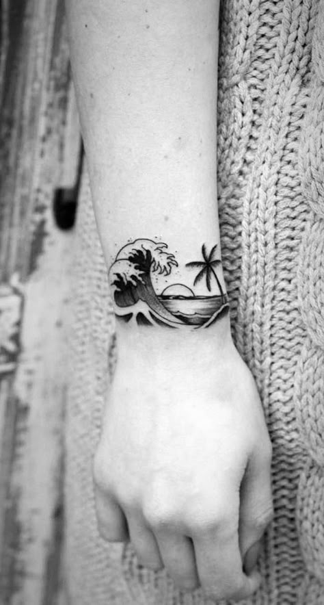 The 90 Most Popular Symbols For Travel Tattoos | Unique & Cute Travel Tattoo Ideas Clavicle Tattoo, Tato Minimal, Private Tattoos, Tattoo Placements, Sunset Tattoos, Tato Henna, Tattoos For Women Half Sleeve, Cat Tattoos, Inspiration Tattoos