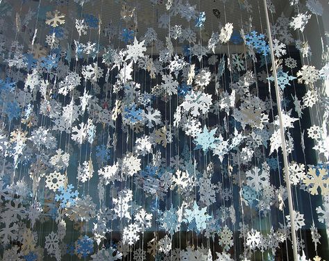 Paper snowflakes (similar material to election party stars) Diy Winter Wonderland Decorations, Winter Wonderland-party, Winter Wonderland Decorations, Winter Wonderland Birthday, Fun Christmas Activities, Winter Wonderland Theme, Winter Parties, Winter Wonderland Party, Winter Wonderland Christmas