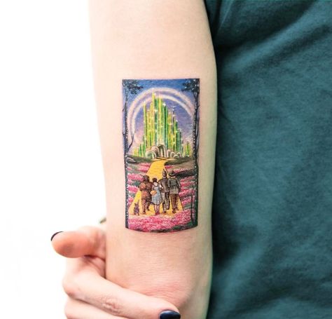 The Wizard of Oz Miniature Tattoo Miniature Tattoo, Small Octopus Tattoo, Miniature Tattoos, Oz Tattoo, City Tattoo, Upper Arm Tattoos, Detailed Tattoo, The Wizard Of Oz, Cartoon Tattoos