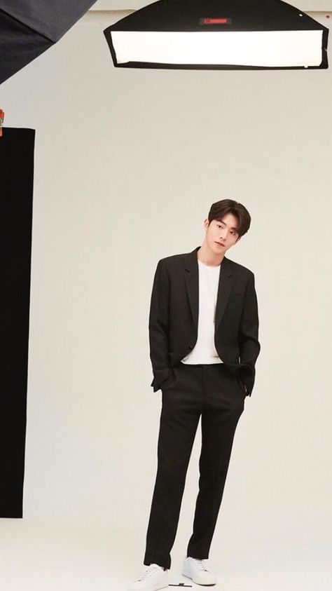 Nam Joo Hyuk Suit, Nam Joo Hyuk Outfit, Korean Formal Outfit Men, 90s Black Men Fashion, Korean Outfits Men, 90s Black Men, Men Aesthetic Outfits, Korean Suit, Mens Winter Fashion Outfits