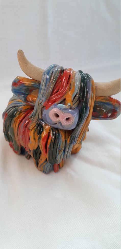 Ceramic Cows Pottery, Ceramic Highland Cow, Highland Cow Pottery, Slab Pottery Ideas Creative, Air Dry Sculpture, Pottery Animals Handbuilt, Animal Ceramics Ideas, Big Ceramics Projects, Cow Ceramics