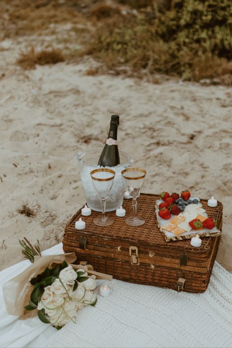 Engagement On Beach Ideas, Engagement Picnic Setup, Beach Picnic Proposal Setup, Beach Girlfriend Proposal, Simple Picnic Proposal, Fall Beach Proposal, Sunset Picnic Proposal, Proposal Ideas Hawaii, Cottage Core Proposal