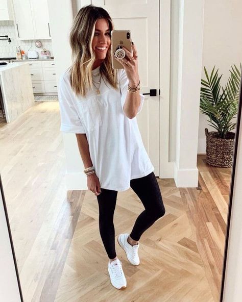 Black Leggings Outfit Ideas, Leggings Casual Outfit, 2025 Outfits, Black Leggings Casual, Leggings Outfit Ideas, Sister Studio, Postpartum Fashion, Leggings Outfit Casual, Gymwear Outfits