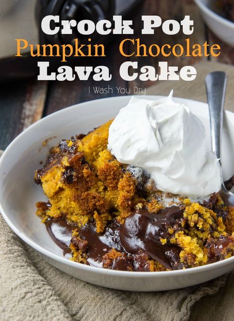 Crock Pot Pumpkin Chocolate Lava Cake.. Since when can you make lava cake in a crockpot? Ohh my gosh! Yum! Crock Pot Pumpkin, Pumpkin Crockpot, Breakfast Dessert Recipes, Pudding Cakes, Crockpot Dessert Recipes, Slow Cooker Recipes Dessert, Crazy For Crust, Lava Cake Recipes, Pot People