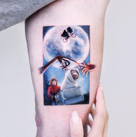 T Tattoo, E.t Tattoo, Best Tattoo Ever, Surreal Tattoo, Rose Tattoos For Men, Movie Tattoo, Kunst Tattoos, Single Needle Tattoo, Movie Tattoos