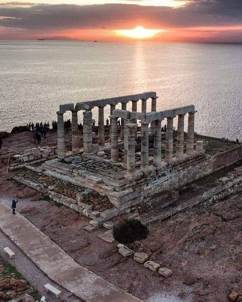 Poseidon Temple, Mythology Characters, Temple Of Poseidon, Delphi Greece, Modern Mythology, God Angels, Greece Ancient, Places In Greece, Temple Ruins