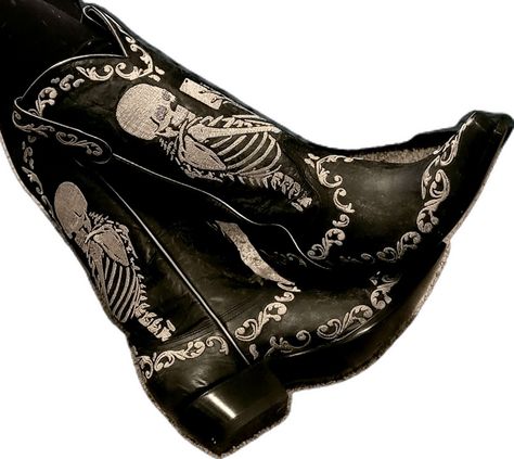 Western boots black leather cowgirl cowboy skeleton selfie old gringo Country Gothic Outfits, Gothic Cowboy Outfit, Cowgirl Vampire, Yallternative Aesthetic, Skeleton Selfie, Vampire Cowboy, Gothic Cowboy, Grunge Cowgirl, Goth Cowgirl