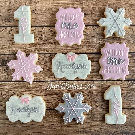 Winter Wonderland Dessert Ideas, Winter Onederland Party Cookies, Winter Birthday Cookies, Winter Onederland Snacks, Winter Onederland Cookies, Winter Onederland Snacks Food Ideas, Winter Wonderland Cookies Birthday, Winter Onederland Appetizers, Winter Onederland Party Girl