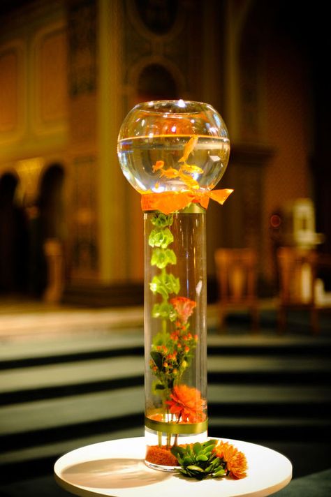 found on style me pretty, florist: Botanica Floral Designs / Photographer: The Memory Journalists Goldfish Centerpiece, Table Aquarium, Fish Centerpiece, Non Floral Centerpieces, Real Fish, Wedding Orange, Reception Ceremony, Goldfish Bowl, Beta Fish