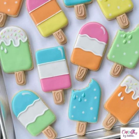 Royal Icing Ice Cream Cone Cookies, Popsicle Cookies Royal Icing, Ice Cream Royal Icing Cookies, August Cookies Decorated, Popsicle Decorated Cookies, Popsicle Sugar Cookies Decorated, Ice Cream Cone Cookies Decorated, Decorated Cookies Summer, Popsicle Sugar Cookies