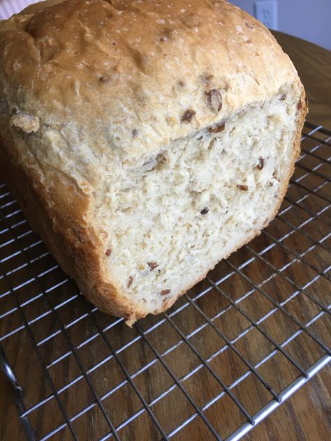 Basic Oatmeal, Oatmeal Bread Recipe, Quick Oatmeal, Honey Oat Bread, Oat Bread, Honey Bread, Bread Maker Recipes, Oatmeal Bread, Bread Food