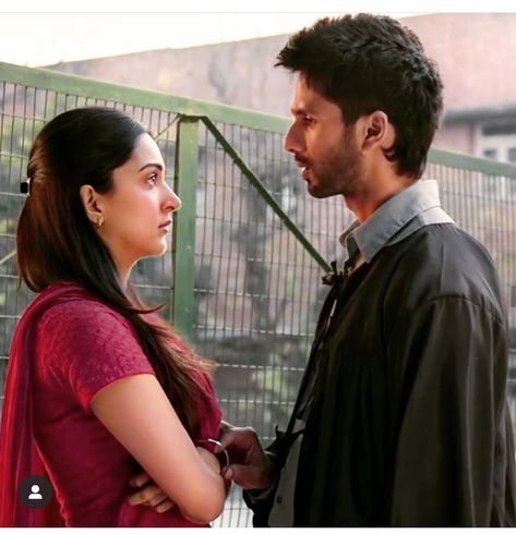 Kabir Preeti Images, Kabir And Priti, Kabir Singh Movie Pics, Face Manifestation, Direct Painting, Kabir Singh, Roy Kapoor, Bollywood Images, Romantic Couple Poses