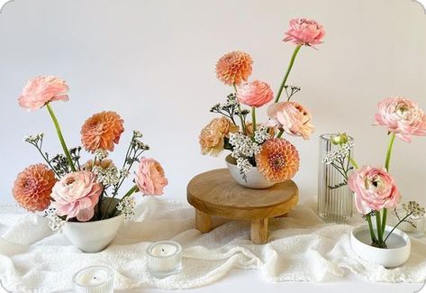 Small Centrepiece, Mini Arrangements, Ranunculus Arrangement, Bud Vases Wedding, Lots Of Candles, Dahlias Wedding, Wedding Sign Decor, Paris Italy, Ikebana Arrangements