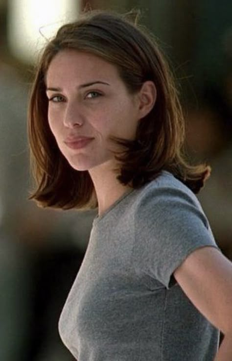 Claire Forlani Hair, Claire Forlani 90s, Short Hair Actress, Susan Parrish, 90s Model Hair, Claire Forlani, 90s Actresses, Joe Black, Mexican Actress