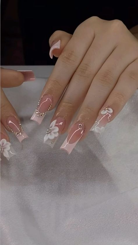 There's a new beauty trend taking over Instagram and it's absolutely stunning. Say hello to "quartz nails". Nail Designs Flowers Acrylic, Acrylic Nails Coffin Simple Classy, Nail Idea For Graduation, Tapered Square French Tip Nails Design, Luxury Almond Nails, Promotion Nails Ideas, Medium White Nails With Designs, Cute Nail Ideas Medium Length, Elegant Graduation Nails