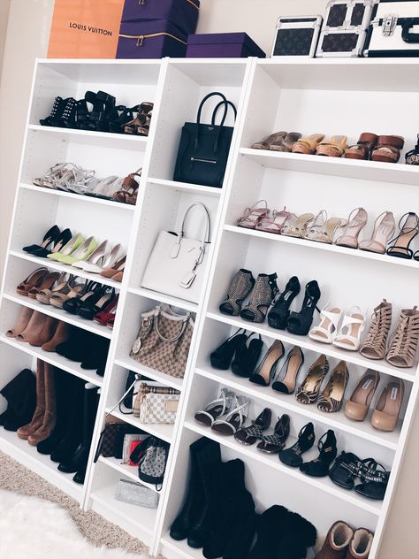 I used 3 bookshelfs from ikea to create a shoe wall in my spare bedroom. Walk In Closet Ikea, Spare Bedroom Closets, Ikea Closet Organizer, Dressing Design, Ikea Billy Bookcase Hack, Ikea Bookcase, Ikea Closet, Closet Hacks, Walking Closet