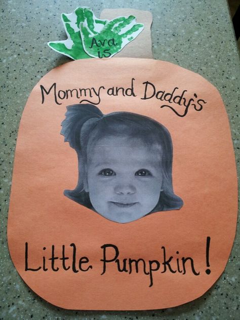 "Mommy & Daddy's Little Pumpkin" Craft with Handprint Leaves Pumpkin Gifts For Parents, Halloween Craft For Two Year Old, Pumpkin Crafts For Babies, Pumpkin Art For Toddlers, Handprint Leaves, Pumpkin Crafts For Kids, Pumpkin Preschool, October Preschool, Pumpkin Picture