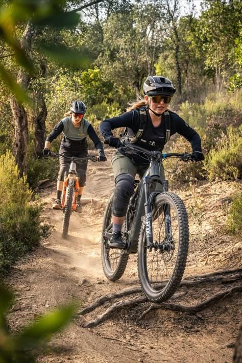 Exploring the great outdoors, one trail at a time 🌲 Find your perfect trail partner now. Adrenaline Sports, Persona 2, Mountain Biking Women, Women Cyclists, Bike Riders, Long Board, Bike Photography, Bicycle Women, Electric Mountain Bike