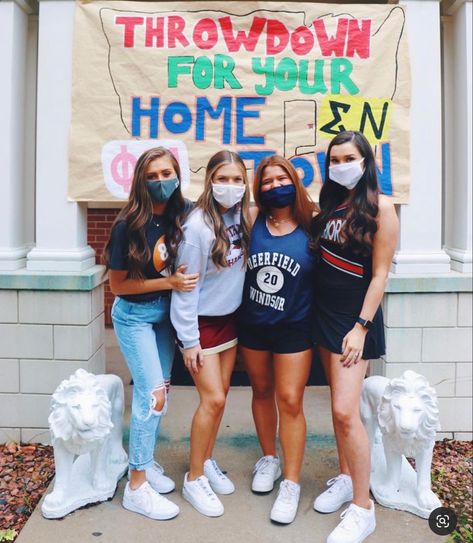 Hometown Throwdown Sorority, Sorority Activities, Spirit Week Outfits, Delta Chi, Banner Ideas, Kappa Alpha Theta, Alpha Chi, Spirit Week, Chi Omega