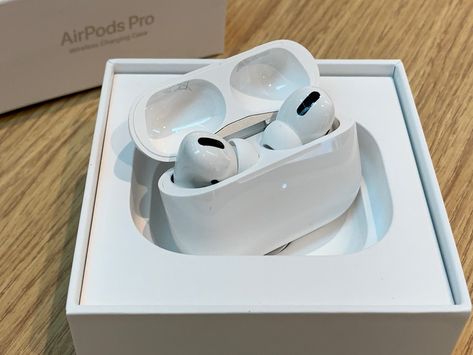 Apple AirPods Pro Singapore Unboxing - Patnotebook Airpods Aesthetic, Headphone Aesthetic, Aesthetic Airpods, Airpods Headphones, Samsung Galaxy Buds Pro, Headphones Apple, Apple Launch, Sony Headphones, Apple Air