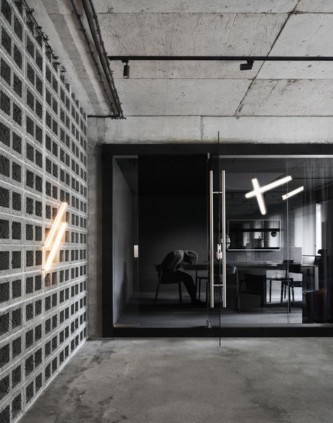 Concrete Office Design, Concrete Office Interior Design, Industrial Office Door, Open Space Interior Design, Concrete Office Interior, Industrial Office Interior Design, Industrial Office Interior, Office In Factory, Brick Wall Office