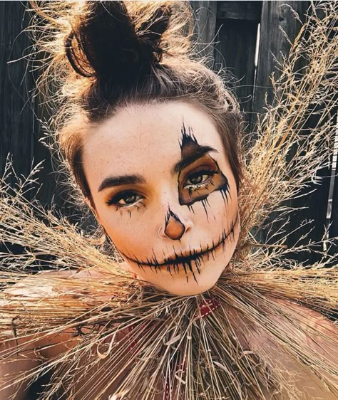 40+ Scarecrow Makeup Ideas For Halloween - The Glossychic Scarecrow Makeup Ideas, Scarecrow Halloween Makeup, Carnaval Make-up, Makeup Ideas For Halloween, Halloween Costumes Scarecrow, Scary Scarecrow, Scarecrow Makeup, Halloweenský Makeup, Scarecrow Costume