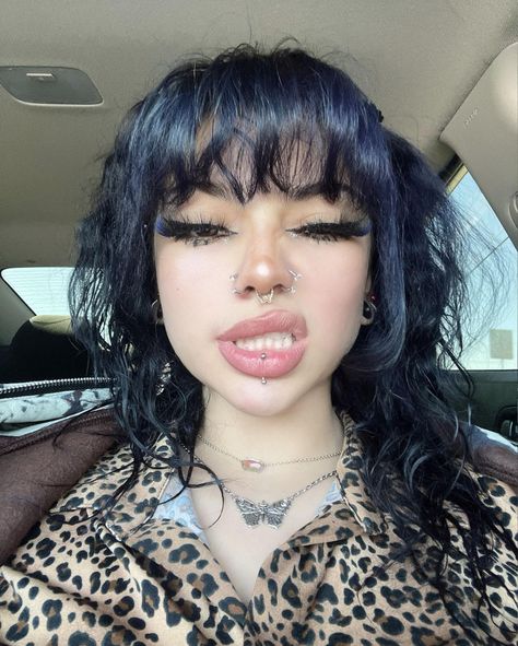 Vertical Labret Piercing, Vertical Labret, Big Nose Beauty, Makeup Cute, Face Piercings, Pretty Aesthetic, Cool Makeup Looks, Cute Piercings, Edgy Makeup