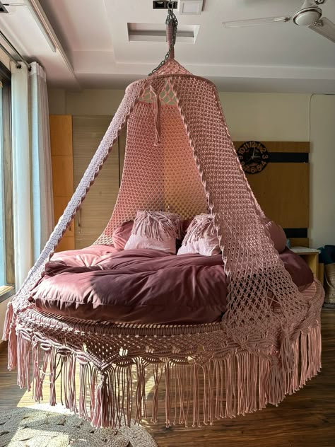 Swings For Room, Basement Nook Ideas, Swing In Bedroom, Crazy Bedroom Ideas, Cozy Book Room, 2 Story Bedroom, Swing For Bedroom, Hanging Bed Diy, Hanging Chair In Bedroom