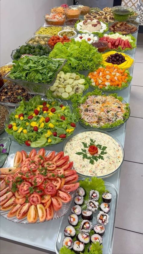 Food Chicken Recipes, Salad Buffet, Buffet Set Up, Wedding Buffet Food, Stovetop Chicken, Catering Food Displays, Nourishing Meals, Decorações Com Comidas, Catering Ideas Food