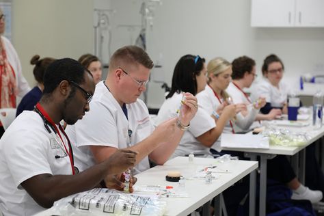 Online courses are one part of the accelerated nursing curriculum. Northeastern students participate in nursing simulation labs in Boston or Charlotte. Bsn Nursing, Nursing Procedures, Nursing Labs, Nurse Skills, Northeastern University, Effective Teaching, Nursing Programs, The Learning Experience, Experiential Learning