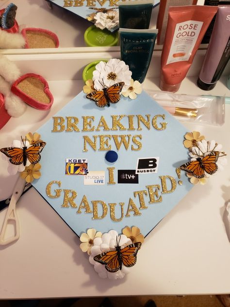 Journalism Cap Decoration, Journalism Graduation Cap, Graduation Dress Designs, Caps Ideas, College Goals, Graduation Party Backdrops, College Grad Cap Ideas, College Graduation Cap Decoration, Grad Cap Designs