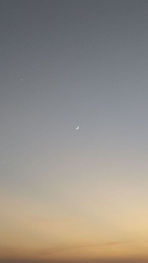 Aesthetic Minimal Wallpaper, Minimal Wallpaper Aesthetic, Minimal Aesthetic Wallpaper, Static Wallpapers, Abstract Wallpaper Design, Minimal Wallpaper, Sky Moon, Iphone Wallpaper Tumblr Aesthetic, 背景 シンプル