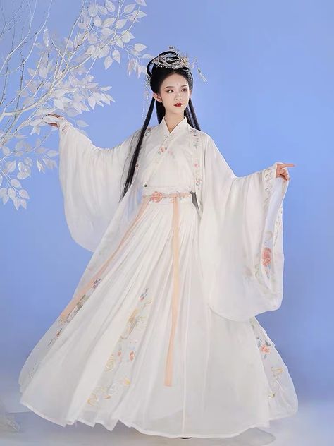 Chinese Outfits Traditional, Black Hanfu, Chinese Dress Modern, Chinese Princess Dress, Chinese Dynasty, Traditional Asian Dress, Ancient Dress, Chinese Traditional Costume, Modern Hanfu