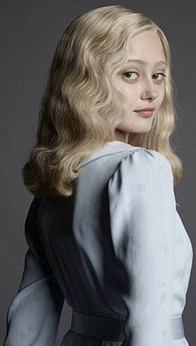 Miss Peregrines Home For Peculiar Emma, Emma Mphfpc, Emma Miss Peregrine, Ella Purnell Miss Peregrine, Emma Bloom, Jackie Taylor, Taylor Icons, Miss Peregrine's Peculiar Children, Ella Purnell