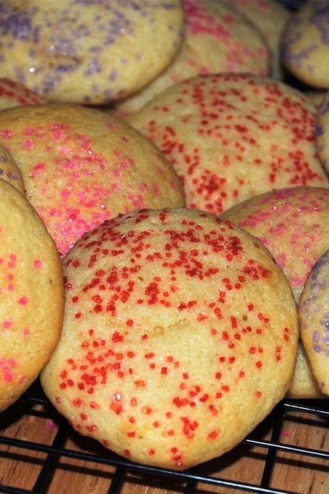 Big Soft Sugar Cookie Recipe, Soft Drop Cookies, Puffy Sugar Cookies, Big Soft Sugar Cookies, Soft Drop Sugar Cookies, Soft Fluffy Sugar Cookie Recipe, Sugar Cakes Old Fashioned, Thick Soft Sugar Cookies, Old Fashion Sugar Cookie Recipe