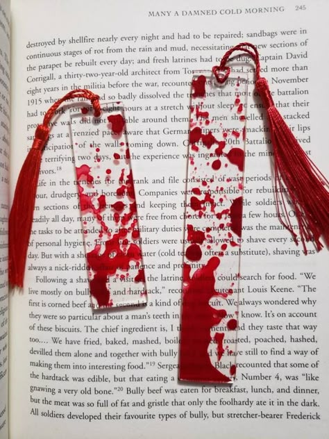 Cool Bookmarks, Bookmark Crochet, Handmade Bookmarks Diy, Blood Splatter, Handmade Bookmarks, Creative Bookmarks, Cute Bookmarks, Diy Bookmarks, Book Art Diy