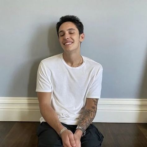 Dalton Gomez, Luxurious Homes, Luxury Real Estate Marketing, Famous Architects, Justin Beiber, Hollywood Icons, University Of Southern California, New Girlfriend, Red Carpet Looks