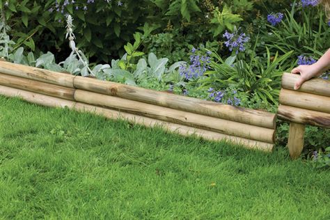 100 Garden Edging Ideas That Will Inspire You to Spruce Up Your Yard Timber Garden Edging, Border Edging Ideas, Wooden Garden Borders, Landscape Timber Edging, Wood Landscape Edging, Wood Garden Edging, Garden Border Edging, Flower Bed Borders, Garden Edging Ideas