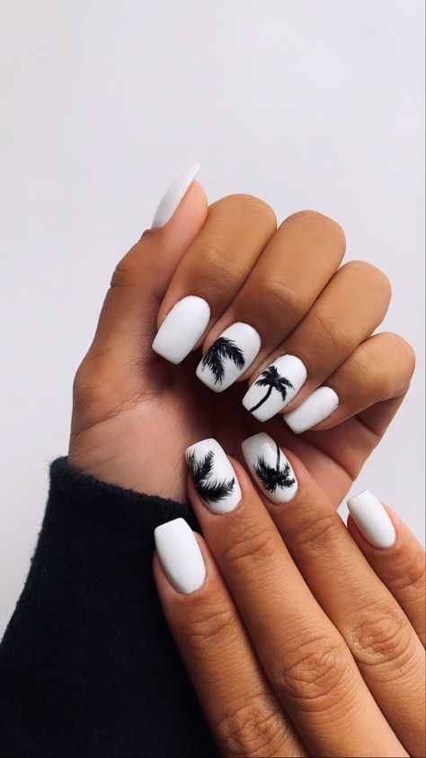 Beach Nails Designs Acrylic, Nail Designs With Palm Trees, Vacation Tropical Nails, Vacation Square Nails, Hawaiian Nails Short, Tropical French Nails, Cancun Vacation Nails, Black And White Summer Nails, Beach Vacation Nails Almond Shape