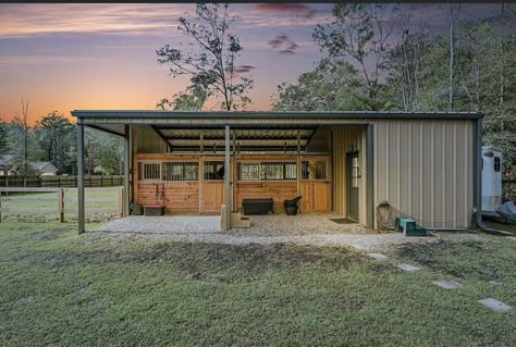 Small Horse Stables Design, 2 Acre Horse Property Layout, Horse Enclosure Ideas, Outdoor Horse Shelter, Paddock Ideas Horse, Small Horse Property Layout, 3 Acre Horse Farm Layout, Outdoor Horse Stall Ideas, Small Barn Ideas Horse