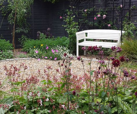 Gravel patio ideas: 12 ways to create a chic seating area | Grass Alternative, Blue Geranium, Circular Patio, Stepping Stone Paths, Pebble Garden, Seaside Garden, Garden Railway, Gravel Patio, Climbing Hydrangea