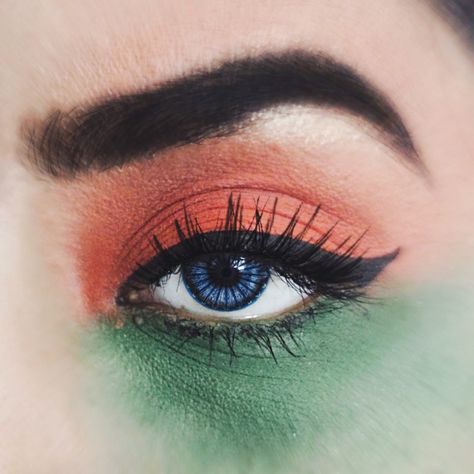 #india #independenceday #eyelook #patriotic #hdbeautify #vandemaataram #jaihind #indian #eyelook #colors Independence Day Painting, Day Painting, Indian Flag, Indian Makeup, Glitter Eyes, Doll Eyes, Smokey Eye, Makeup Inspiration, Wedding Makeup