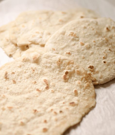 Homemade flour tortillas are quick and easy to make, especially when you learn how to make flour tortillas in a bread machine! Make Flour Tortillas, Homemade Fajitas, Tortilla Dough, Make Flour, How To Make Flour, Bread Machine Recipe, Homemade Flour, Homemade Flour Tortillas, Tortilla Press