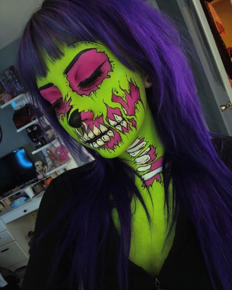 🧠 Cosplay Face Paint, Girl Face Paint, Serving Cvnt, Zombie Make Up, Types Of Makeup Looks, Halloween Make-up Looks, Girl Face Painting, Funky Makeup, Zombie Birthday