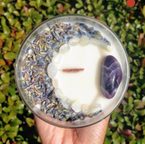 Candle Healing, Witchy Candles, Amethyst Candle, Gemstone Candles, Healing Candles, Diy Candles Homemade, Energy Candles, Candles Making, Dream Amethyst